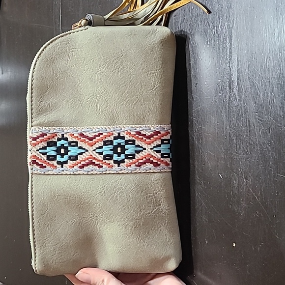Aztec wristlet clutch sage green with accent - Picture 3 of 4